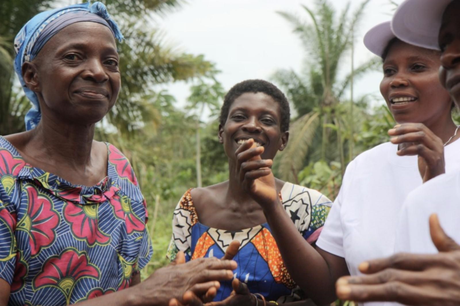 Femmes réunies lors d'une rencontre communautaire en RDC
